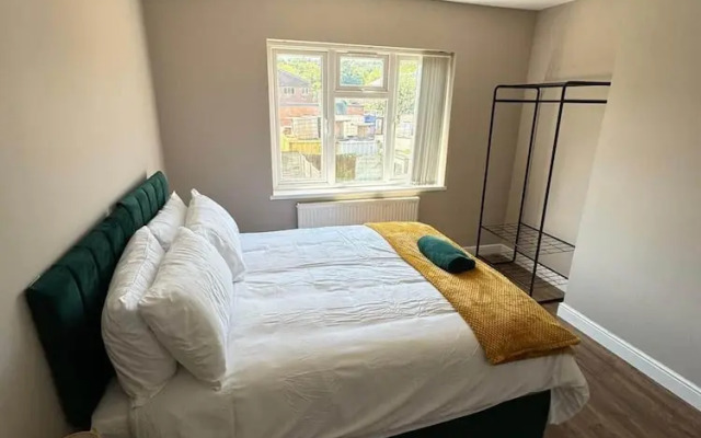 Cosy 3-bed House in Birmingham With Free Parking