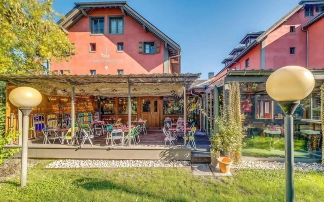 Les Cabanes De La Maison Rouge