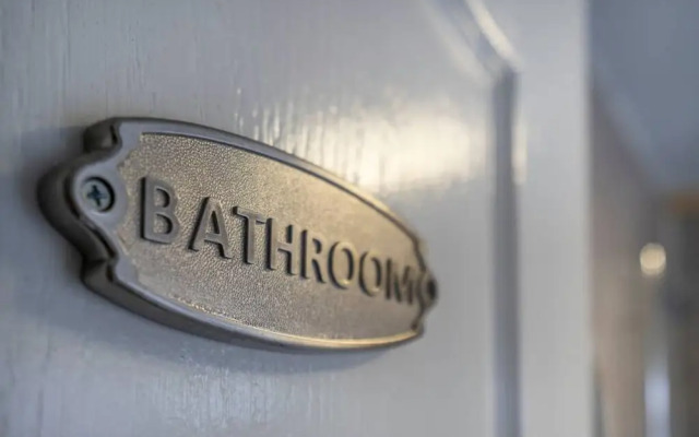 Spacious 3 Bed Flat-free Parking
