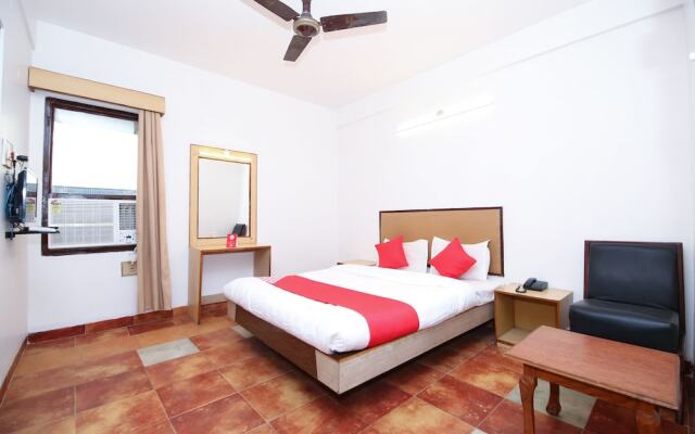 OYO 10606 Hotel Shriradha