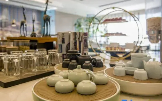 Ease Hotel · Qu (Wuhan Guanggu Square Yangjiawan Subway Station)