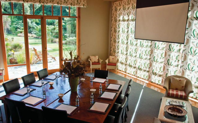 Treetops Lodge & Estate
