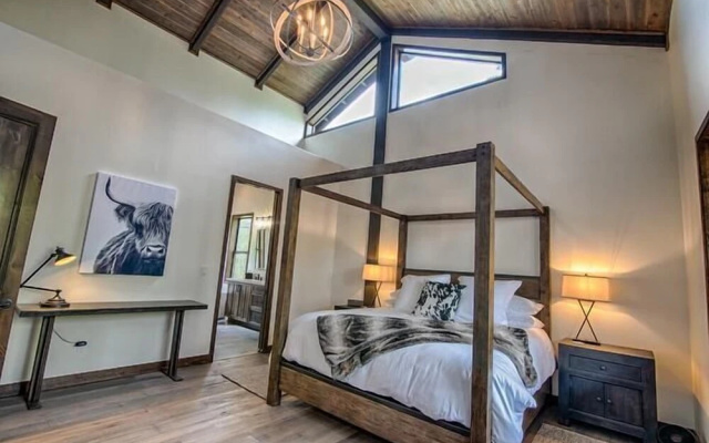 At Whispering Pines 4 Bedroom Home by RedAwning