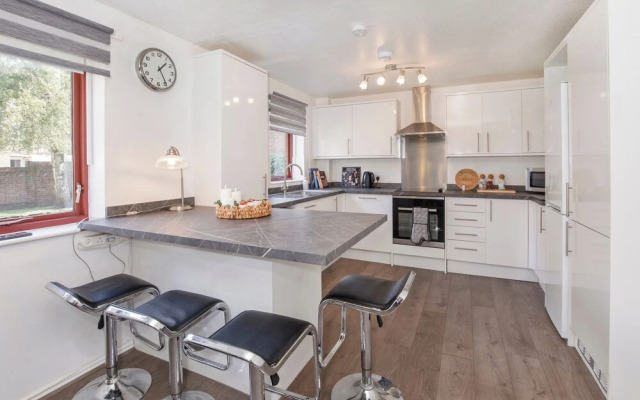 2br-sleeps5-freeparking-closetoyorkminster