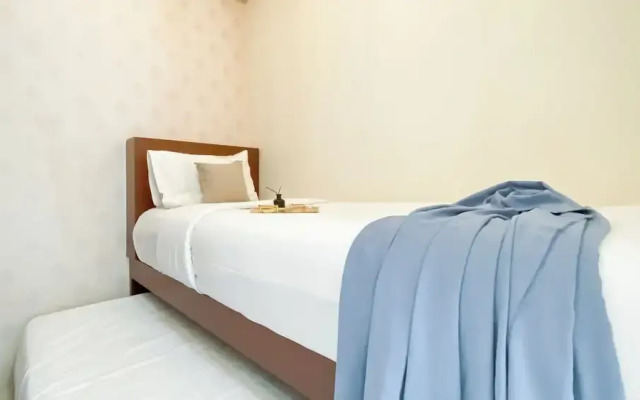 Strategic And Homey 2Br Green Pramuka Apartment