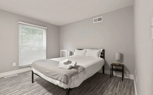 Modern 2BR 2BA Apartment With Pleasant Views