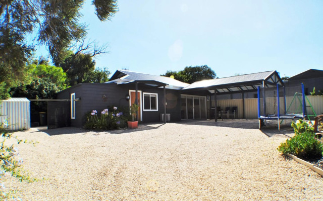 LUXURIOUS Couples Escape, SPA BATH, Netflix, NBN