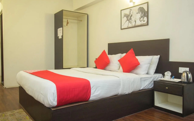 Taktse Continental by OYO Rooms