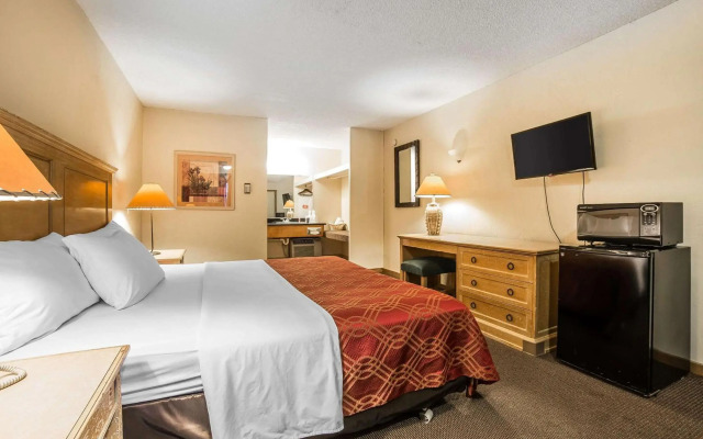 Econo Lodge Inn & Suites Kalispell - Glacier National Park Gateway