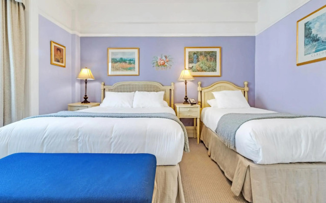 Cornell Hotel de France