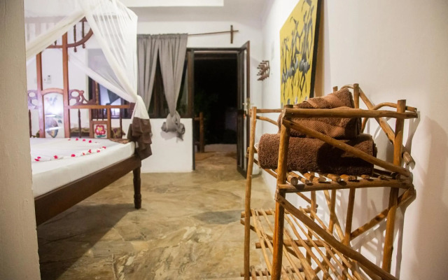 Moonshine Uroa Boutique Hotel