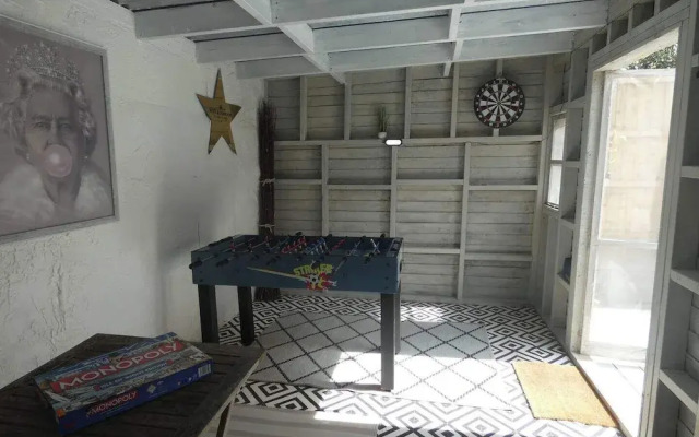 Isle Escape Retreat- Sleeps 4, Garden & Games Room