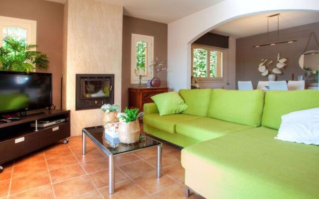 House Gloria Calonge