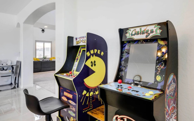 Pool, Fire Pit & Grill: Goodyear Home!