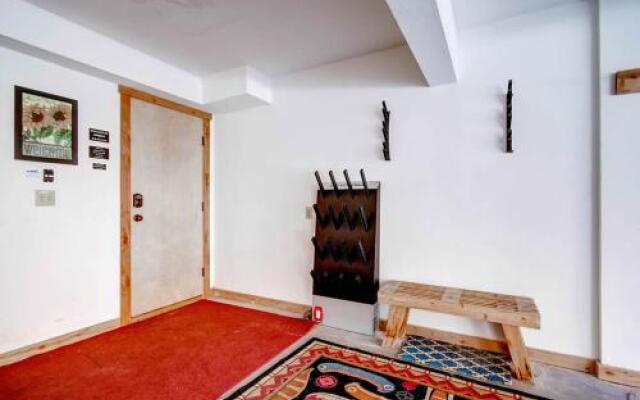Cedars 18 - Ski-In/Ski-Out Apartment