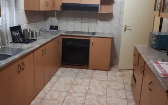 Paradise Hut Guesthouse