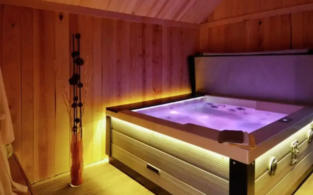 Luxury House with Indoor Pool, Sauna, Hot Tub
