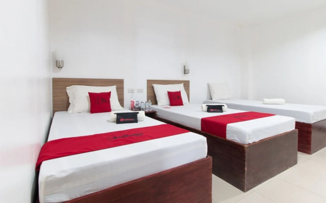 RedDoorz Plus near Vigan City Commercial Center