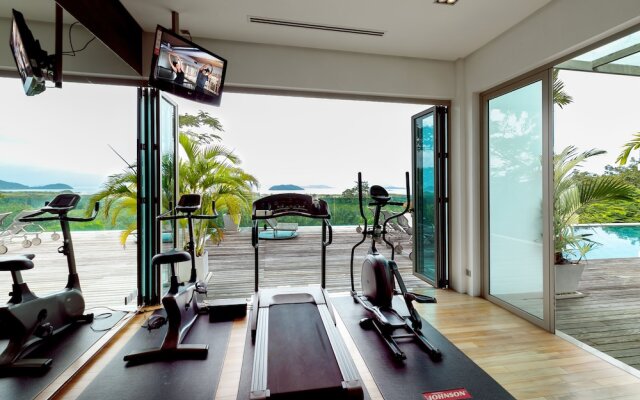 4BR Seaview Villa with Gym and Cinema Room