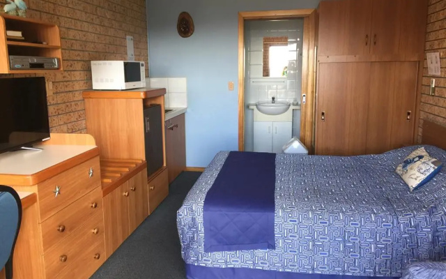 Whale Fisher Motel