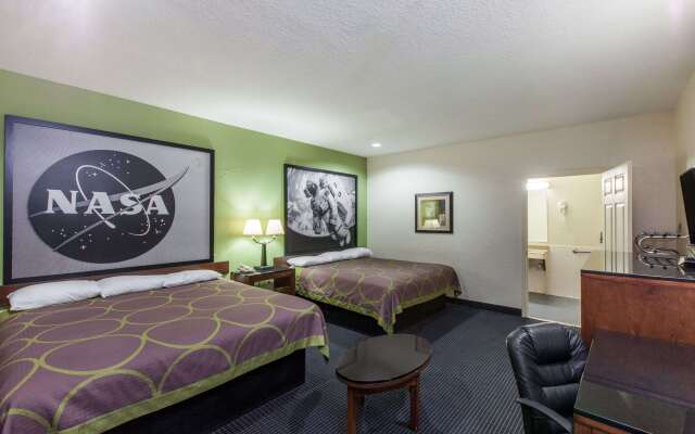 Super 8 by Wyndham Houston Hobby Airport South