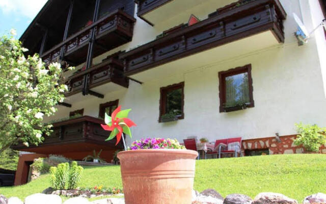 Pension-Ferienhäuser Waldruh - Tannenheim / Inge