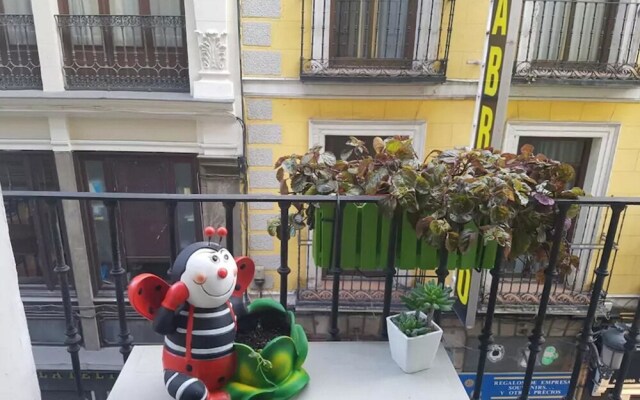 Studio in Madrid, With Wonderful City View, Balcony and Wifi