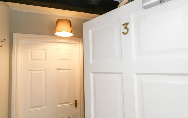 3 Kings Mews