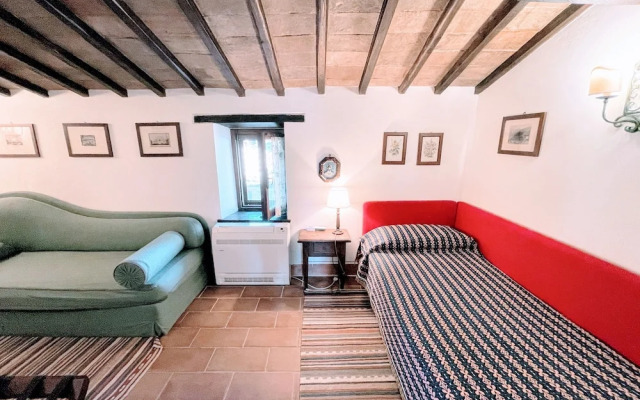 Vicolo - Sleeps 5 With air Con, Wifi, Balcony for Dining and Pool