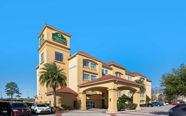 La Quinta Inn & Suites by Wyndham Houston Bush Intl Airpt E