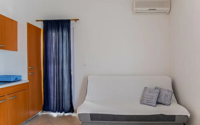 Sea-view Apartment in Mastrinka - Trogir With Balcony
