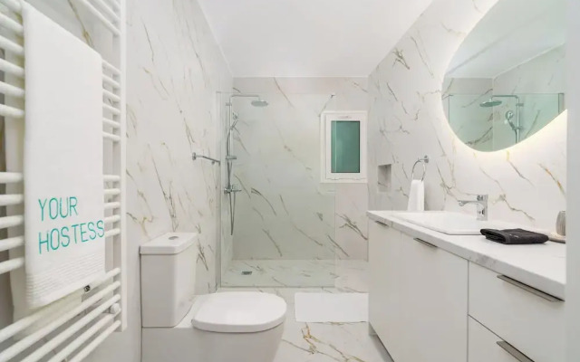 Voula Luxury Modern Living with Garden