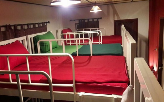 Hug Glur House & Hostel - Adults Only