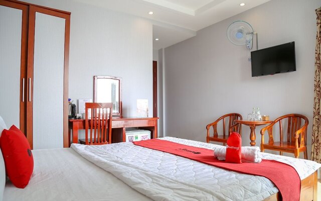 RedDoorz Plus near Hoang Van Thu Park