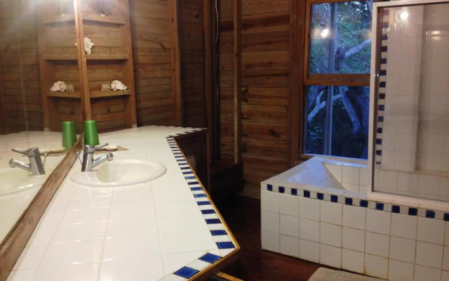Roatan Bed & Breakfast Apartments