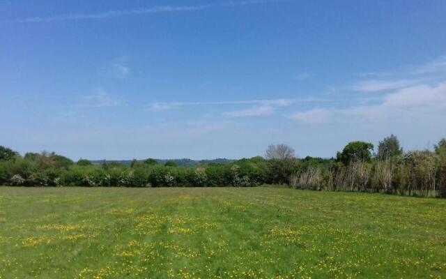 Hopgarden Glamping - Luxury 6m bell tent