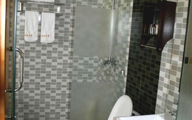 Shangri-la Tibetan Family Inn