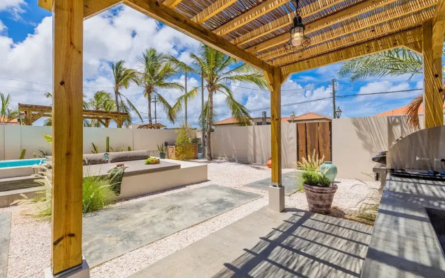 Newly Renovated Amazing Location Private Pool