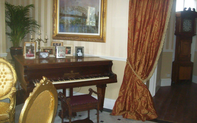 Roxbro House