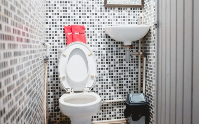 RedDoorz Plus near Palembang Indah Mall