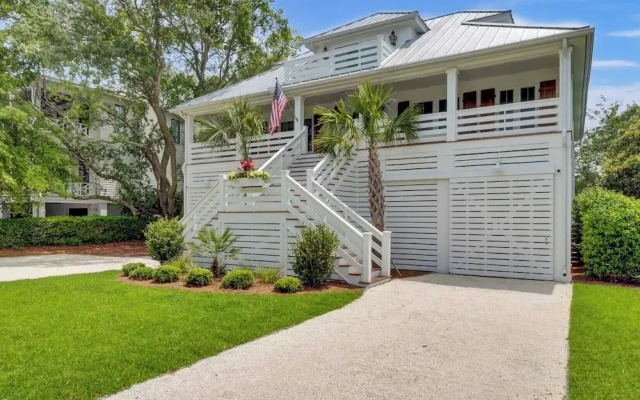 Be a Sullivans Local! 1307 Cove Avenue by Avantstay Pool + Outdoor Living