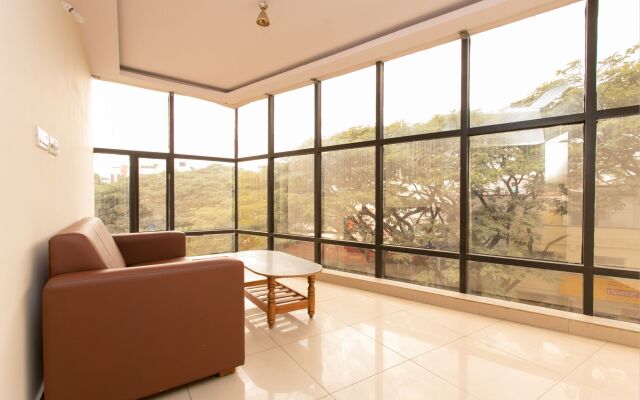 OYO 10293 Rajmahal Comforts
