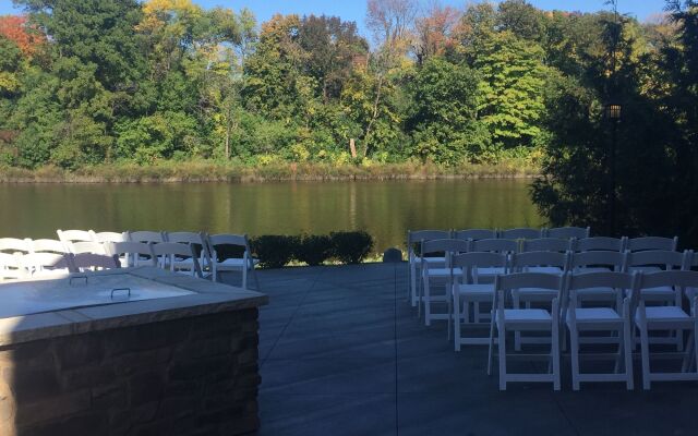 Holiday Inn Milwaukee Riverfront by IHG