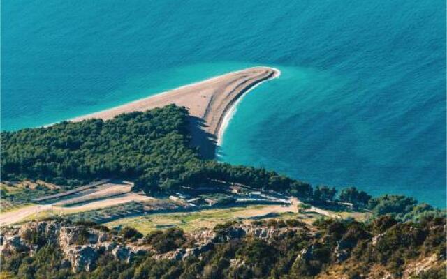 Four-Bedroom Holiday Home in Milna