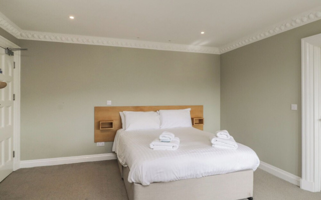 Harcombe House Rooms - First Floor King
