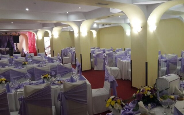 Ambasador Hotel & Restaurant