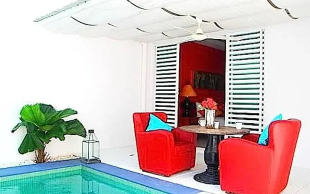 Cozy Pool Holiday home