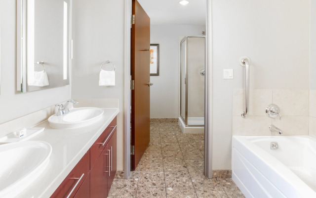 Staybridge Suites: Las Vegas - Stadium District by IHG