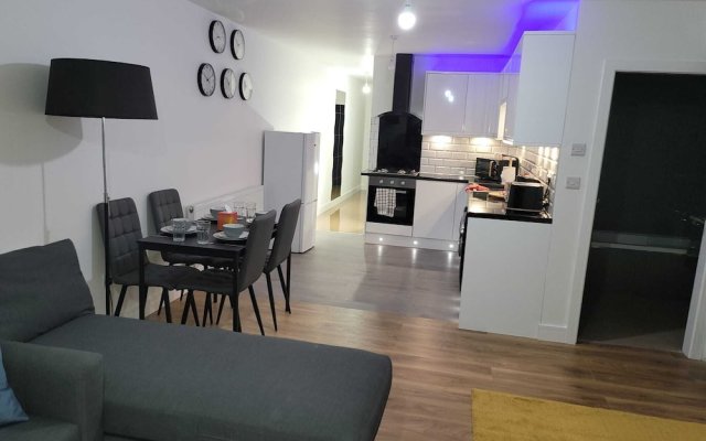 Stunning 2-bed Apartment in Manchester Built 2023
