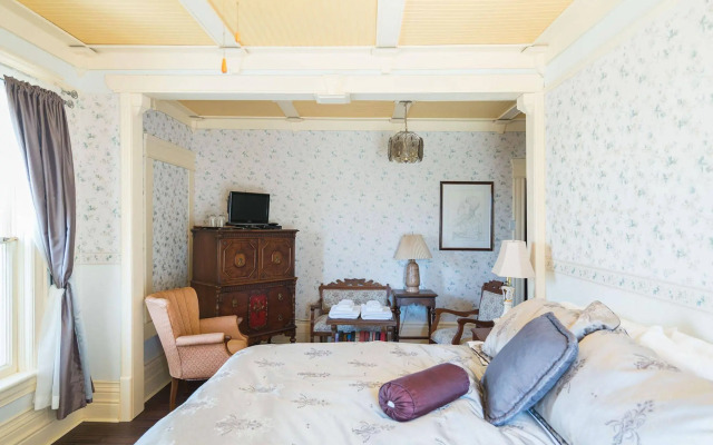 Marmora and Lake Inn